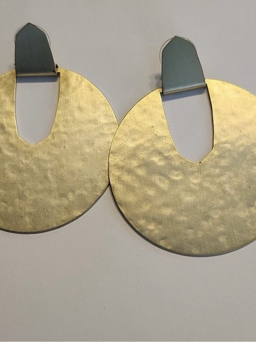 Kendra Scott Gold Hammered Disc Drop Earrings with Gray Accents